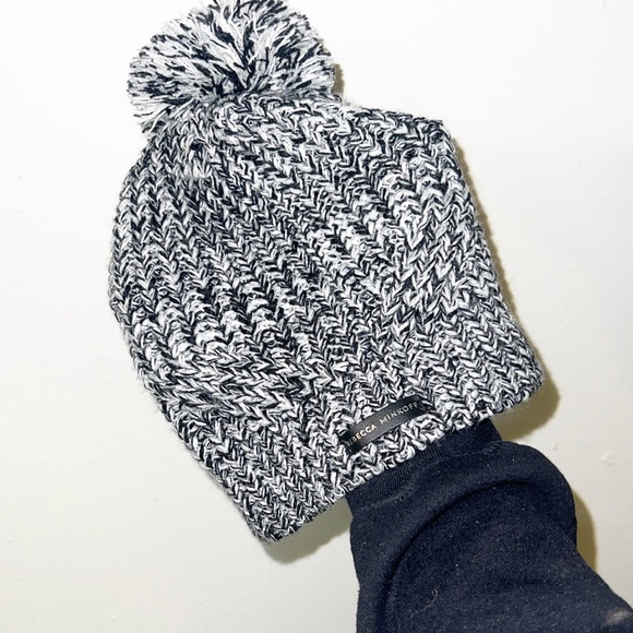 Rebecca Minkoff Accessories - Rebecca minkoff black and white knit pom pom women’s acrylic beanie
